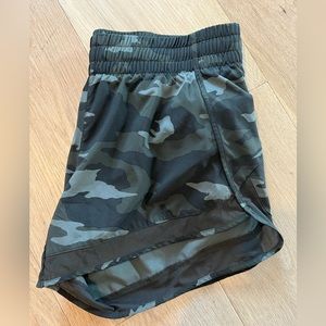 Athleta Mesh Racer Run shorts 4”